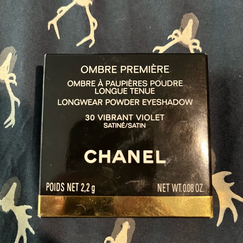 CHANEL Ombre Première Longwear Powder Eyeshadow - Vibrant Violet